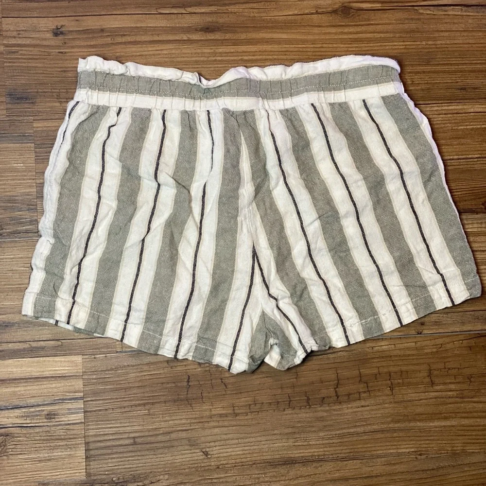 Rewind Women’s shorts - Picture 2 of 3